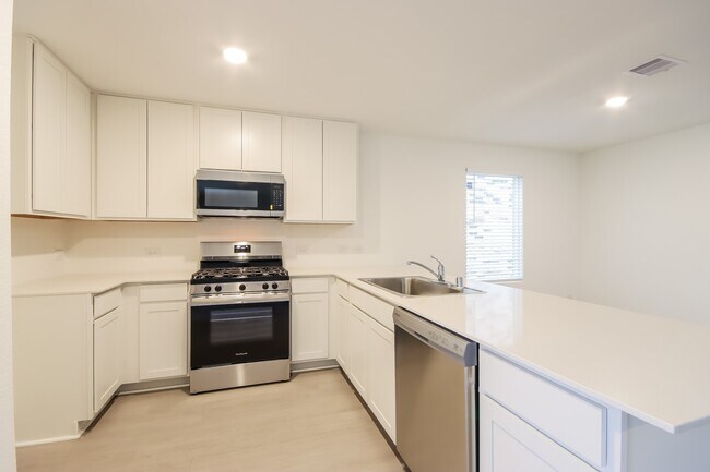 Foto del edificio - 31428 Moore Rd