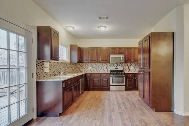Building Photo - 16316 Framingham Cir