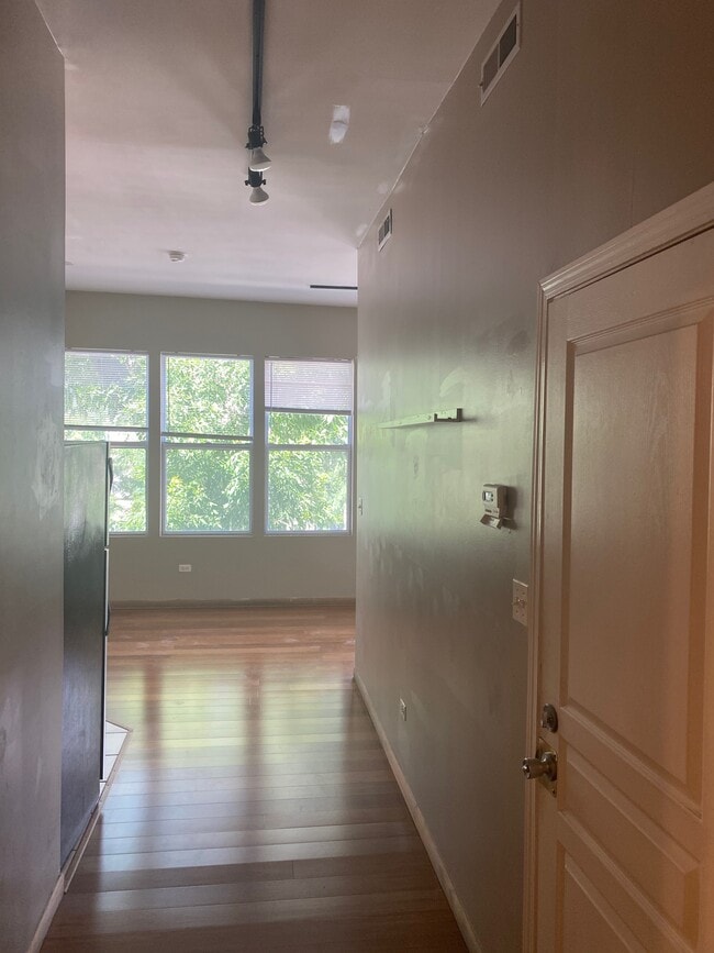 Building Photo - 1239 W Ohio St