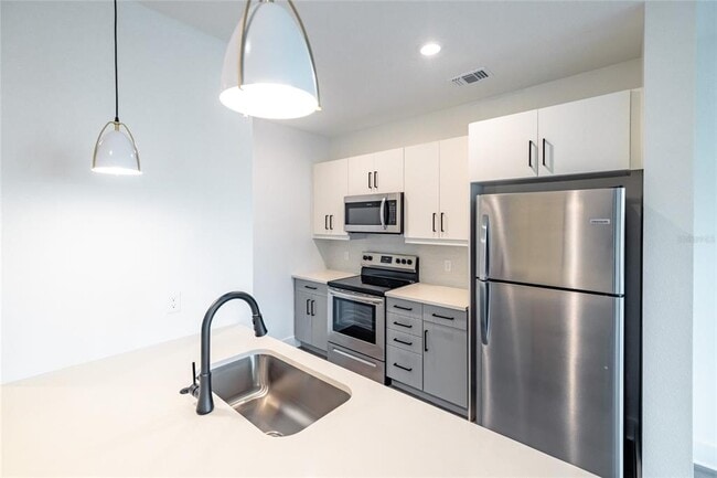 Foto del edificio - 1420 Lakefront Dr