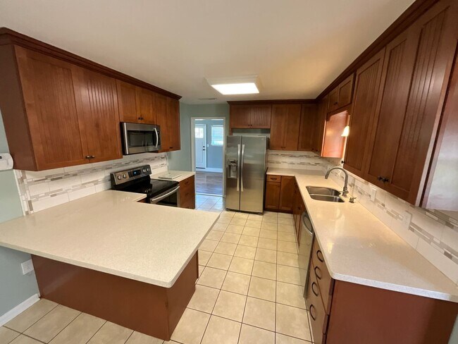 Foto del edificio - Gorgeous 3/2 Brick Home in Marianna with Bonus Room, Shed, and Fenced Back Yard!