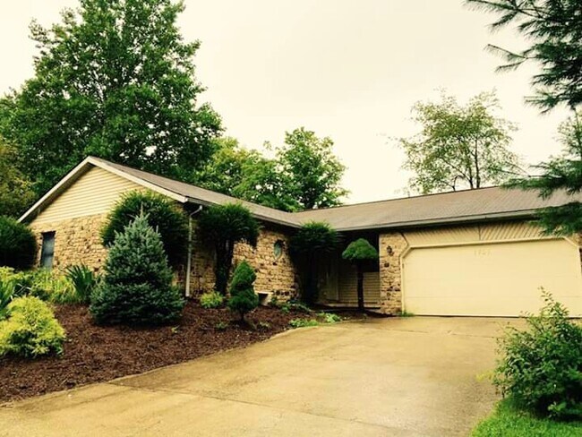 Building Photo - 1701 E Thornton Dr