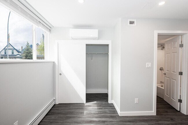 Placard - 585 Corydon Apartment