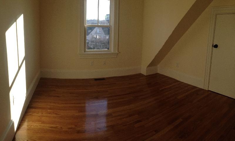 Primary Photo - 84 Linden St