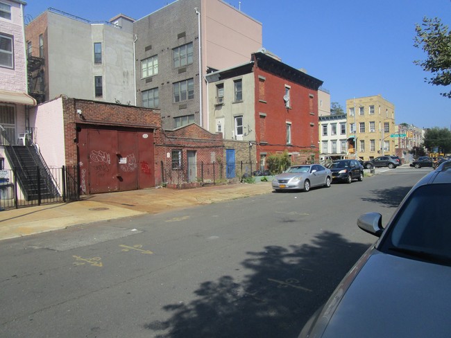 Building Photo - 586 Marcy Ave