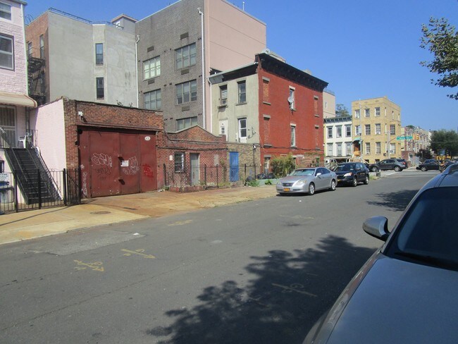 Foto del edificio - 586 Marcy Ave