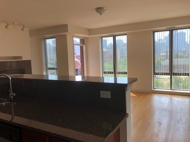 Foto principal - 343 W Old Town Ct