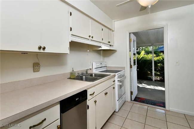 Building Photo - 3 Desert Candle Cir