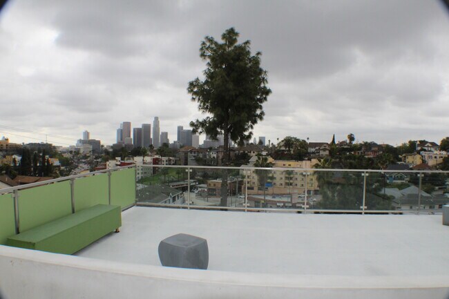 Building Photo - 1325 Lilac Ter