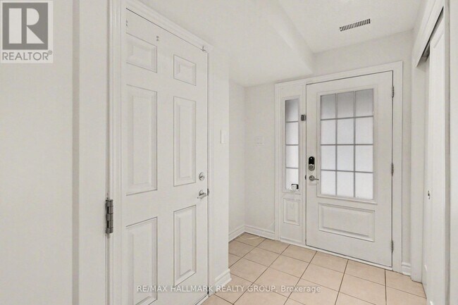 Building Photo - 865 Kilbirnie Dr