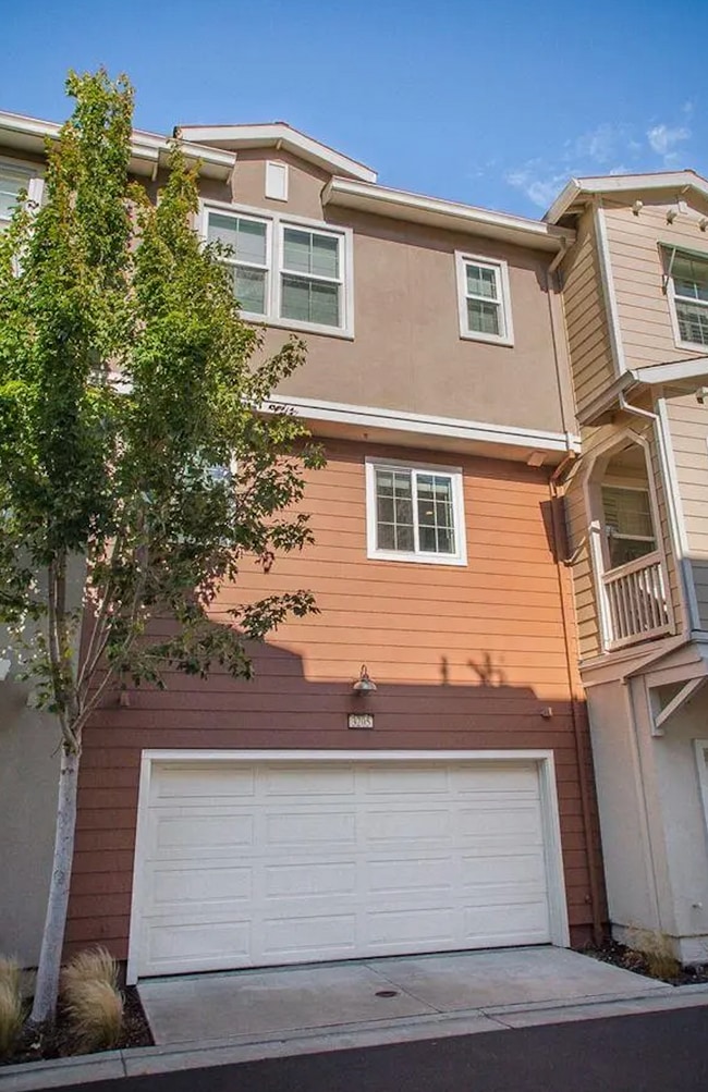 Building Photo - 3205 Jetty Dr