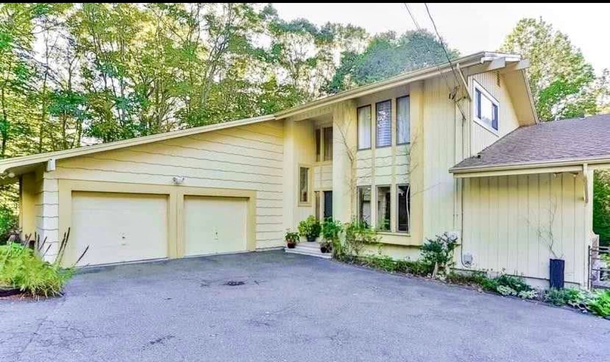 Primary Photo - 135 Valley Brook Terrace
