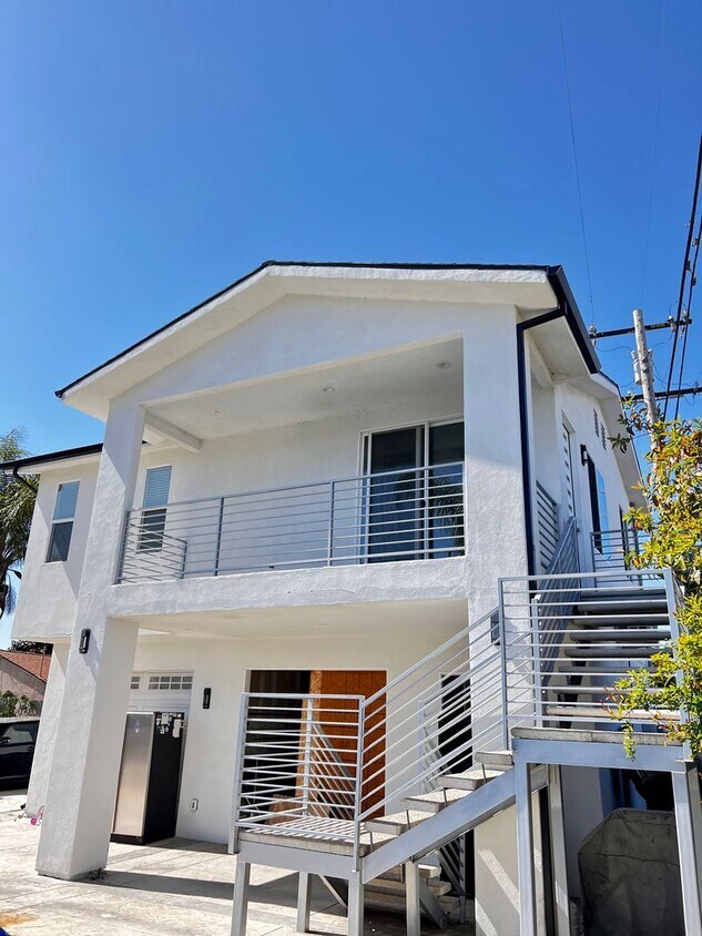 Private 2 bedroom, 1 bath back unit - Private 2 bedroom, 1 bath back unit