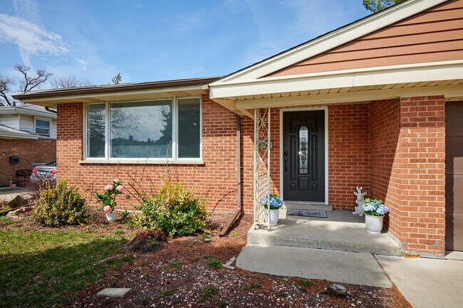 Foto del edificio - 8544 W Roseview Dr