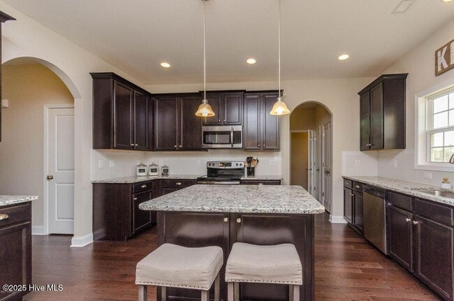 Building Photo - 98 E Bailey Ln