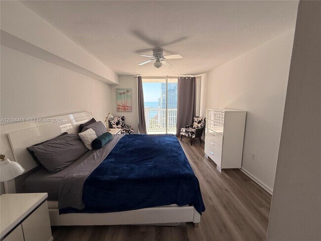 Foto del edificio - 1200 Brickell Bay Dr