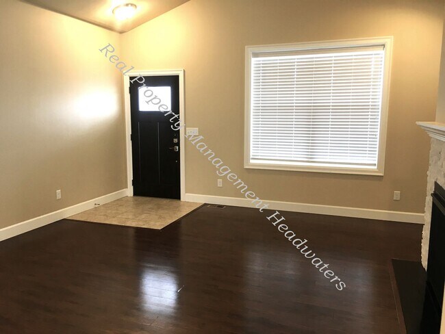 Foto del edificio - 5 Bedroom 3 Bath House for Rent