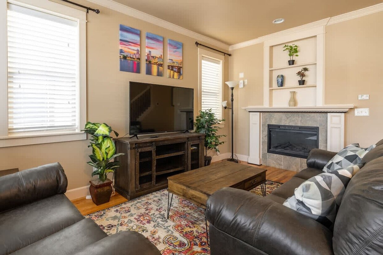 Foto principal - 4622 NE Garfield Ave.