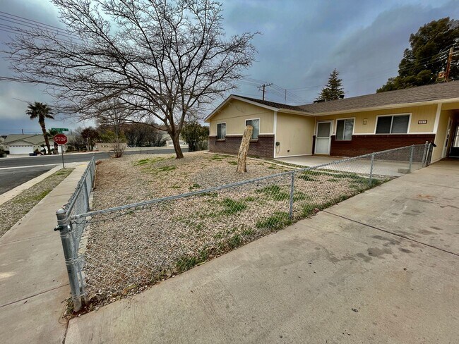 Foto del edificio - Pet Friendly Home in Washington with Large Fenced Yard