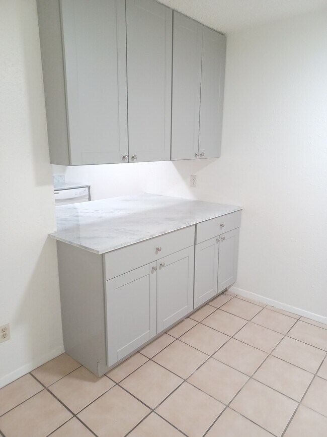 Building Photo - 2800 Cerrillos Rd