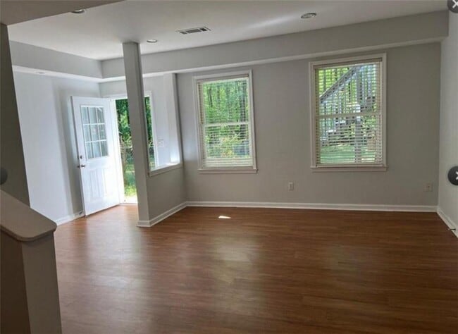 Building Photo - 5495 Royce Dr