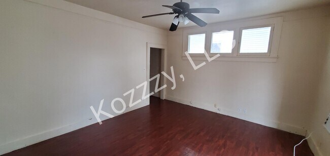 Building Photo - 214 Taylor Ave