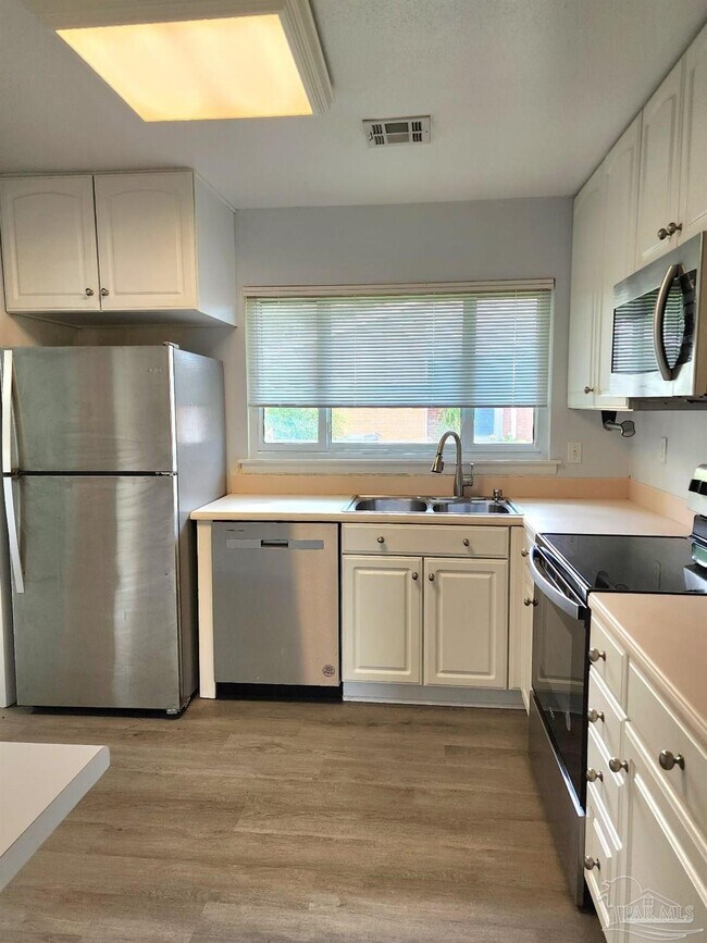 Building Photo - 3710 Cherry Laurel Dr