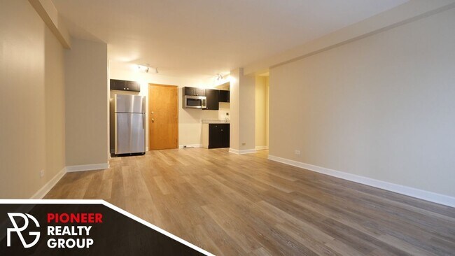 Foto del edificio - 4180 N Marine Dr
