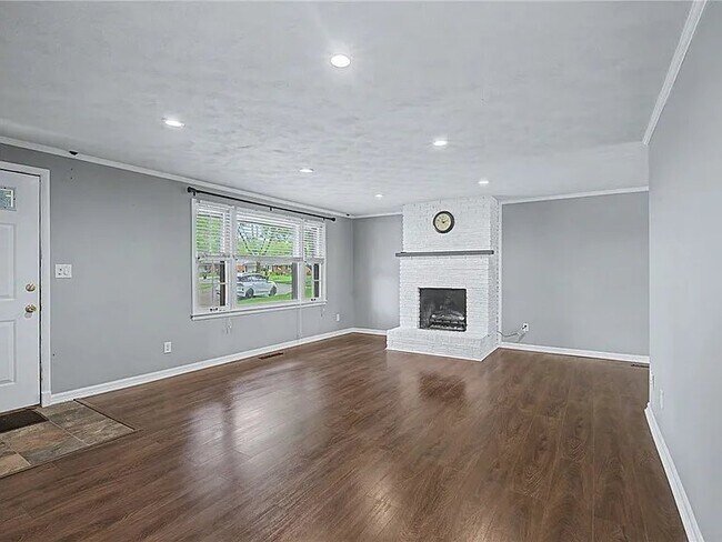 Foto del edificio - 154 Tuxworth Rd