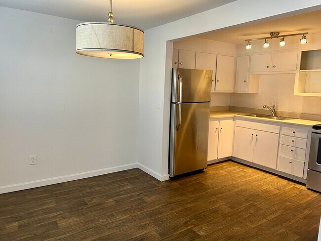 Foto del edificio - Spacious 2-bedroom 1.5 bath unit available in Westminster
