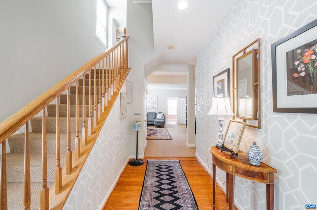 Foto del edificio - 719 Rainier Rd