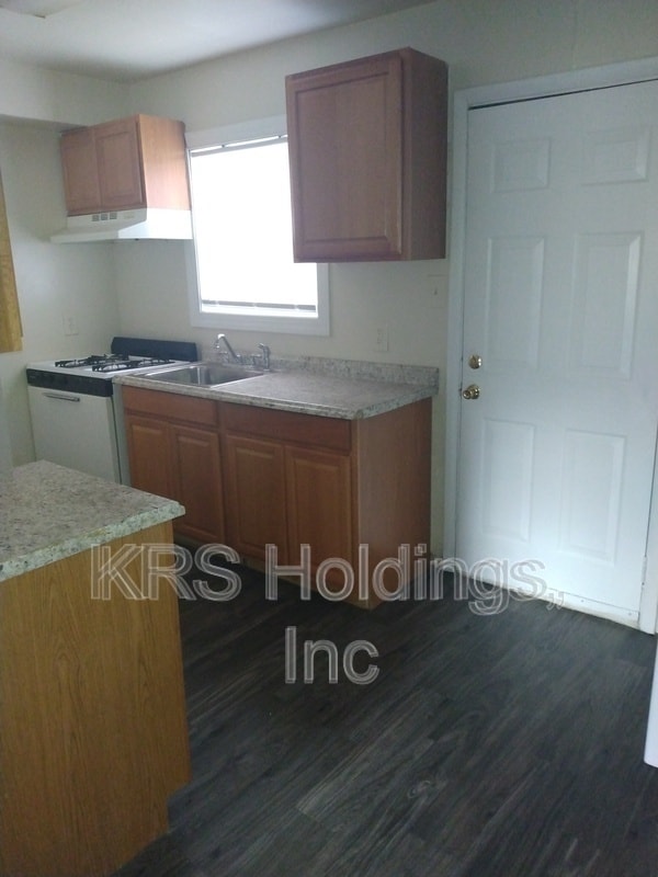 Photo - 712 E 19th St Townhome