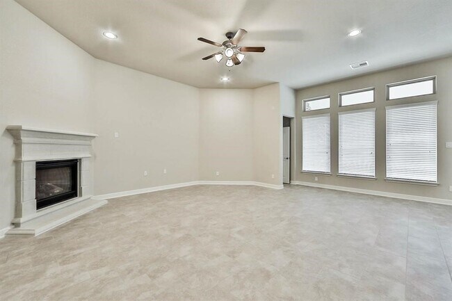 Foto del edificio - 4130 Grand Sunnyview Ln
