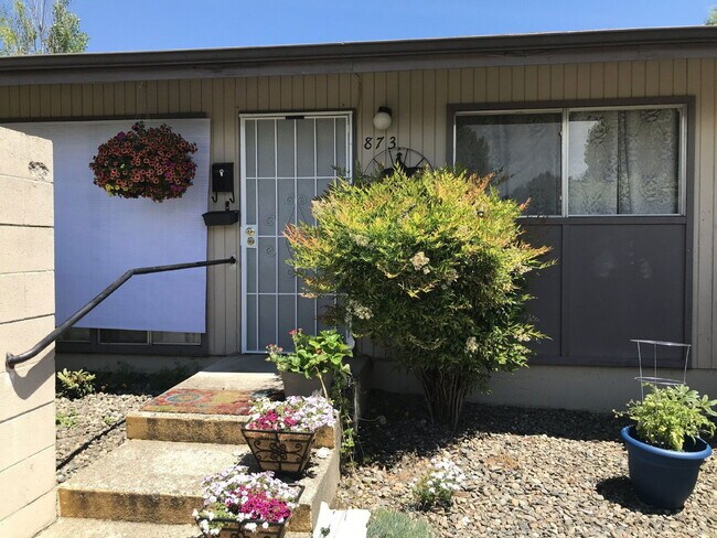 Foto del edificio - 873 NE Alameda Ave