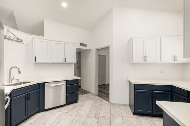 Building Photo - 3981 E South Fork Dr