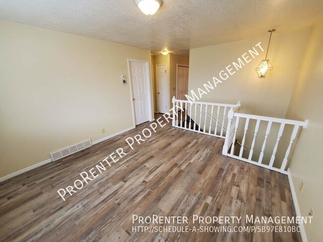 Building Photo - New Flooring in this 3 Bed, 2 Bath Roy Tow...