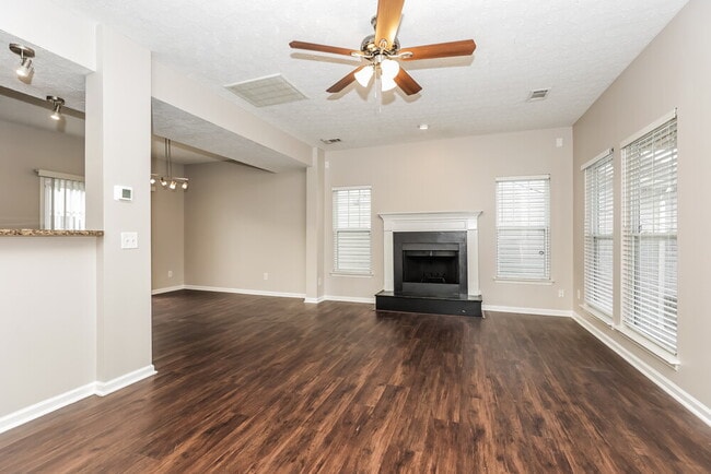 Foto del edificio - 8801 Cressent Glen Ct