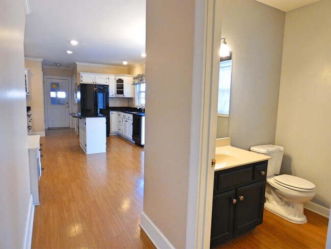 Foto del edificio - 352 Songbird Rd