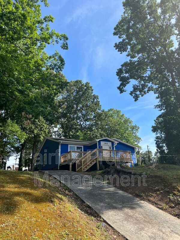 Photo - 2612 Owen St House