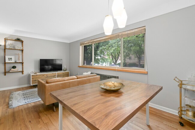 Main room 4 - 1175 N Emerson St