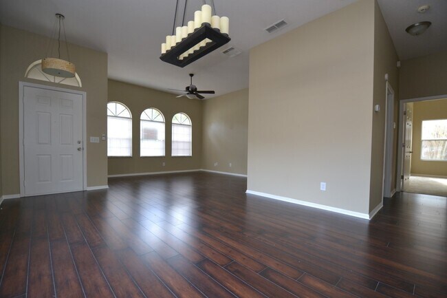 Foto del edificio - Fantastic fully upgraded 4 BR Oviedo Pool ...