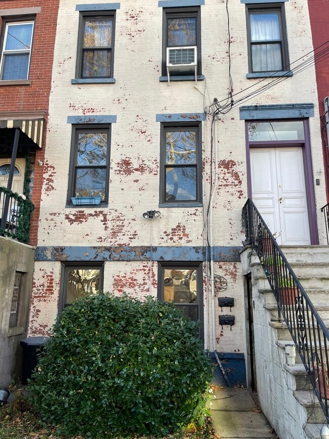 Foto del edificio - 19 Henry St