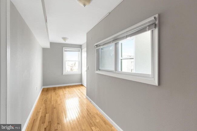 Building Photo - 435 W Susquehanna Ave