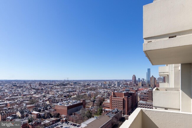 Building Photo - 604 S Washington Square