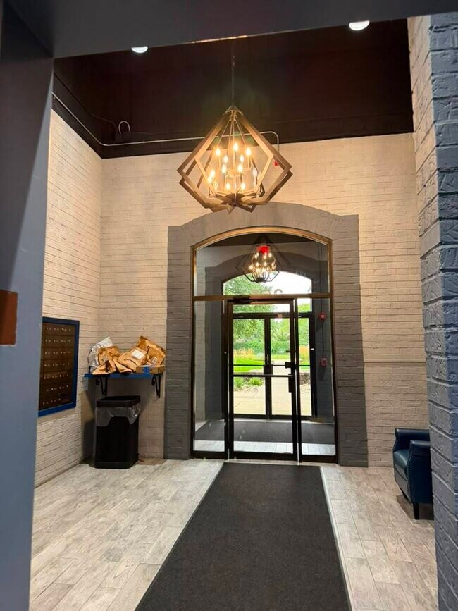 Foto del edificio - 350 Plum Creek Dr