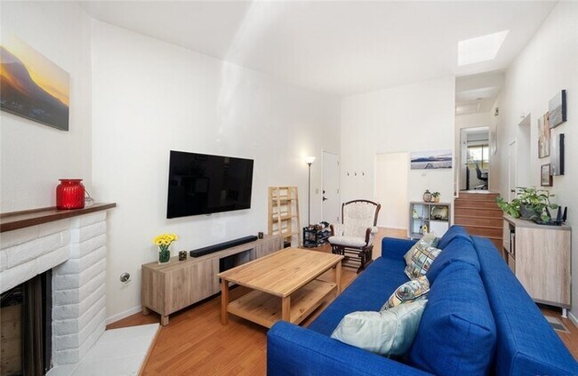 Foto del edificio - 2bedr 2bath Lovely light and bright condo