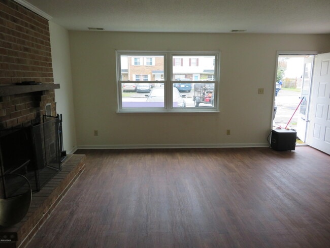 Building Photo - 410 Myrtlewood Cir