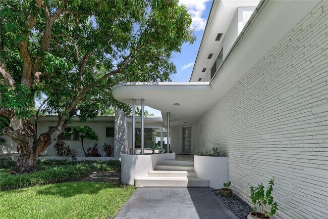 Building Photo - 6050 N Bay Rd