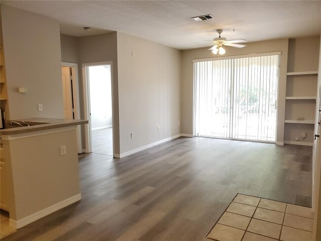 Foto del edificio - 5807 Legacy Crescent Pl