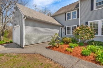 Building Photo - 16 Sullivan Ct